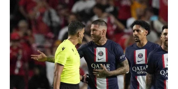 Sergio Ramos est expulsé pour la première fois au Paris Saint-Germain Sergio Ramos est expulsé pour la première fois au Paris Saint-Germain